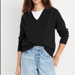 Old Navy SoSoft Loose V-Neck Sweater NWT - black
